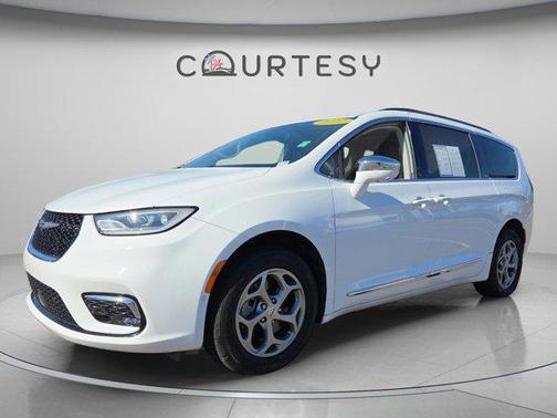 Bright White Clearcoat 2022 Chrysler Pacifica Limited