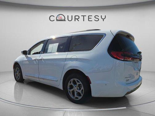 Bright White Clearcoat 2022 Chrysler Pacifica Limited