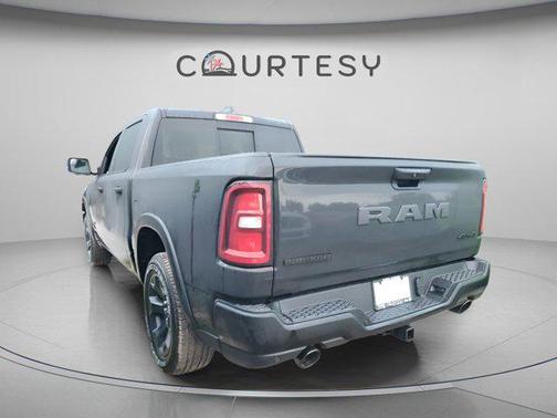 Diamond Black Crystal Pearlcoat 2026 RAM 1500 Big Horn/Lone Star