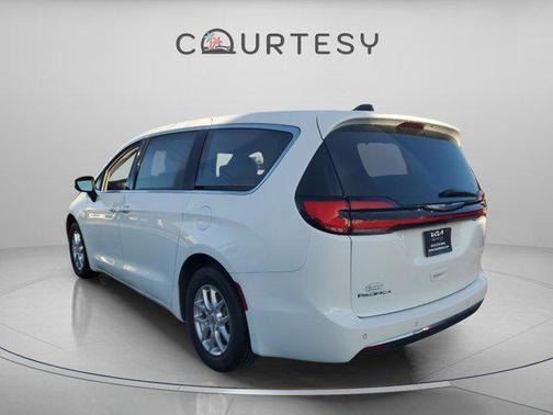 Bright White Clearcoat 2023 Chrysler Pacifica Touring L