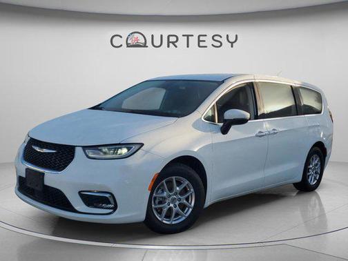 Bright White Clearcoat 2023 Chrysler Pacifica Touring L