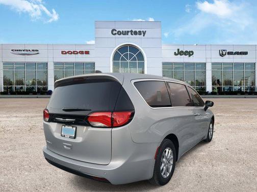 2026 Chrysler Voyager LX