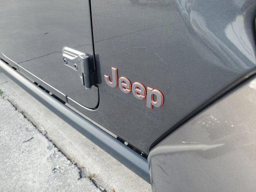 Granite Crystal Metallic Clearcoat 2022 Jeep Gladiator Mojave 4x4