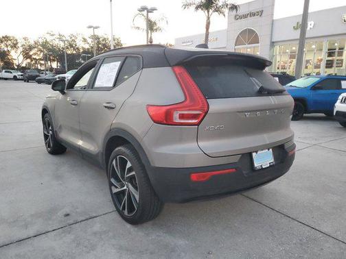 2022 Volvo XC40 T5 R-Design
