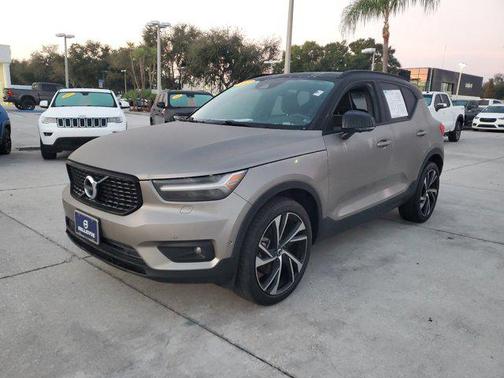 2022 Volvo XC40 T5 R-Design