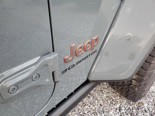 2025 Jeep Gladiator Mojave X