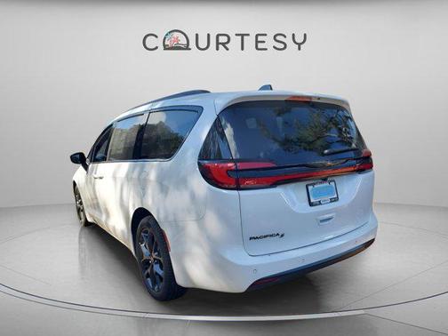 2026 Chrysler Pacifica L