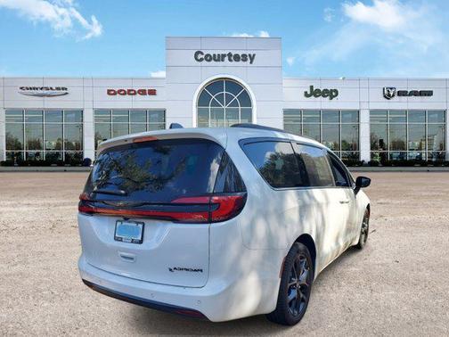 2026 Chrysler Pacifica L