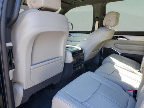 2026 Jeep Grand Wagoneer 4x2