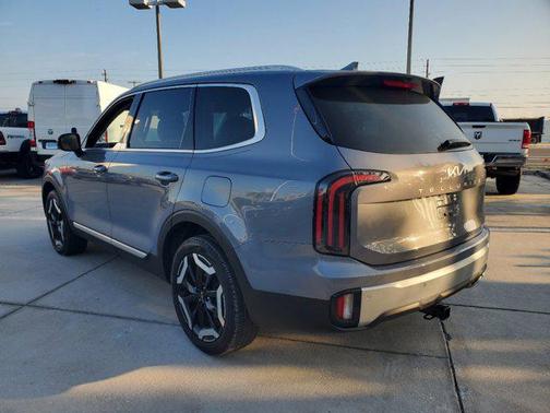 Everlasting Silver 2023 Kia Telluride EX
