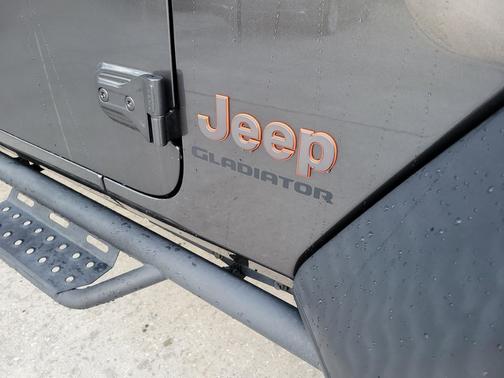 Granite Crystal Metallic Clearcoat 2022 Jeep Gladiator Mojave 4x4