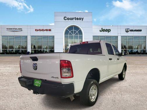 2022 RAM 2500 Tradesman Crew Cab 4x4 6'4' Box