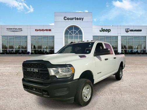 2022 RAM 2500 Tradesman Crew Cab 4x4 6'4' Box