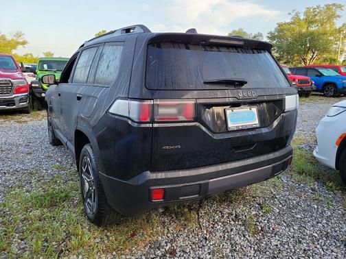 Diamond Black Crystal Pearlcoat 2026 Jeep Cherokee Limited
