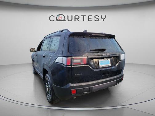 Diamond Black Crystal Pearlcoat 2026 Jeep Cherokee Limited