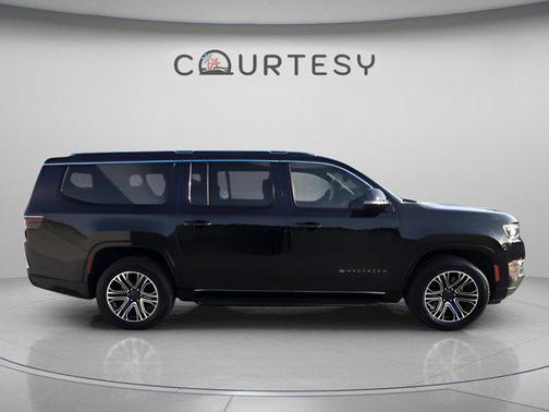 Diamond Black Crystal Pearlcoat 2023 Jeep Wagoneer L Series II 4x4