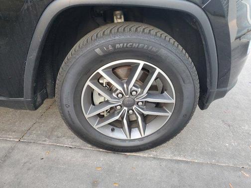 Diamond Black Crystal Pearlcoat 2021 Jeep Grand Cherokee Limited