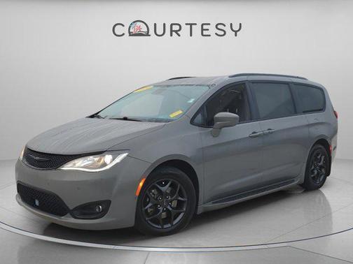 2020 Chrysler Pacifica Touring-L Plus