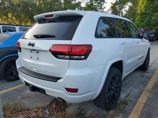 2022 Jeep Grand Cherokee Laredo