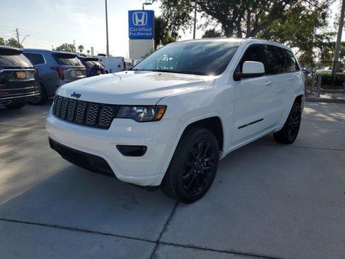 2022 Jeep Grand Cherokee Laredo