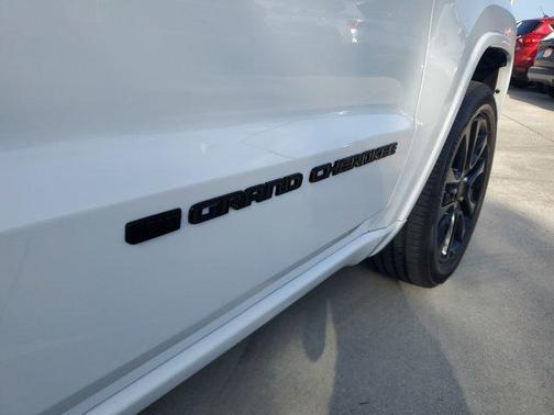 2022 Jeep Grand Cherokee Laredo