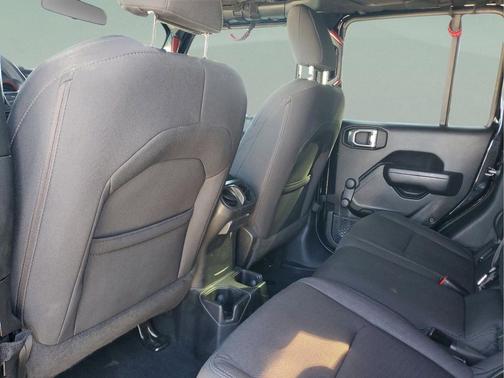 Black Clearcoat 2022 Jeep Gladiator Sport