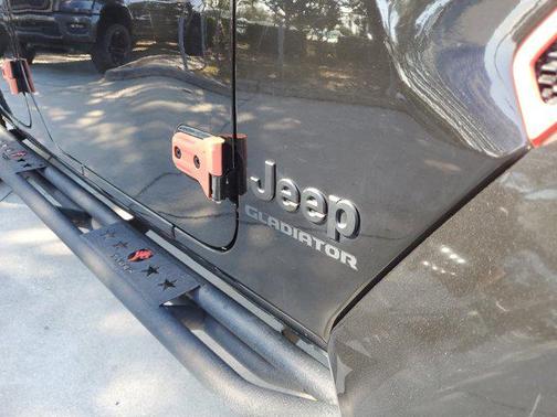 Black Clearcoat 2022 Jeep Gladiator Sport