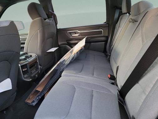 Granite Crystal Metallic Clearcoat 2026 RAM 1500 Big Horn/Lone Star