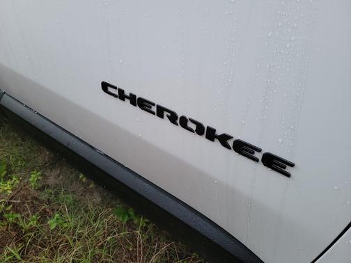 Bright White Clearcoat 2026 Jeep Cherokee Limited