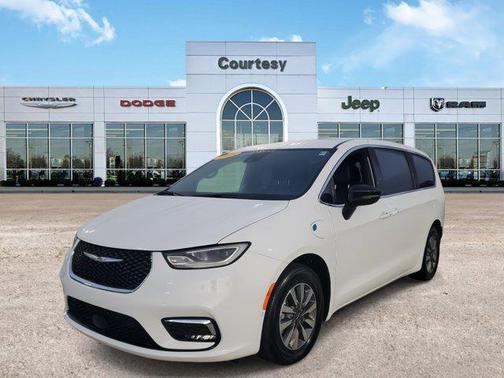 2025 Chrysler Pacifica Hybrid Select