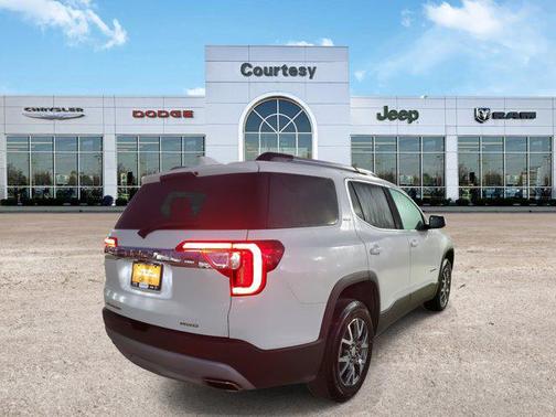 2023 GMC Acadia AWD SLT