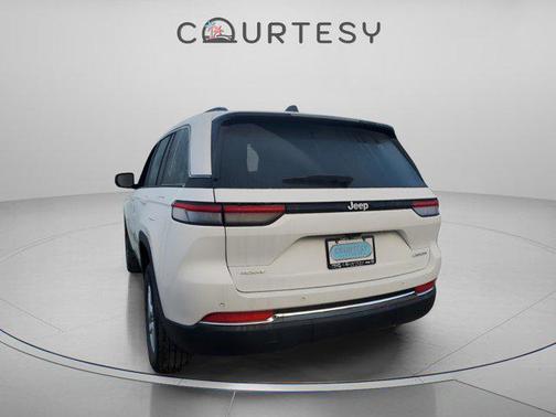 2026 Jeep Grand Cherokee Altitude