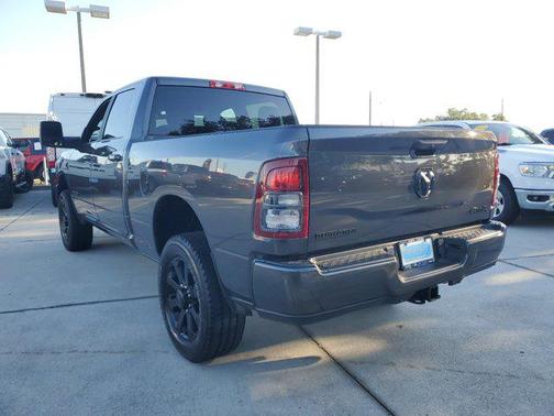 Granite Crystal Metallic Clearcoat 2023 RAM 3500 Big Horn Crew Cab 4x4 6'4' Box