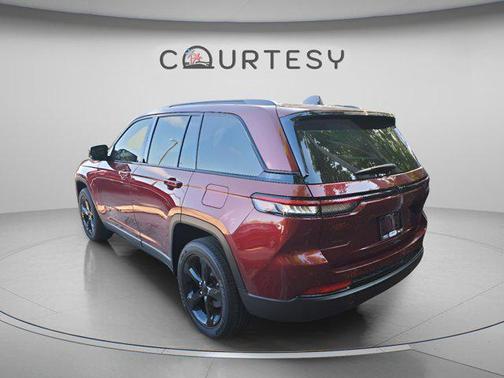 Velvet Red Pearlcoat 2025 Jeep Grand Cherokee Altitude
