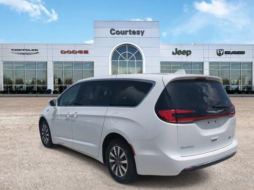 2022 Chrysler Pacifica Hybrid Touring L