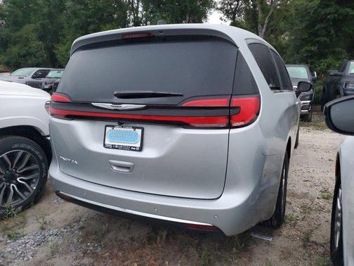 Silver Mist Clearcoat 2026 Chrysler Pacifica L