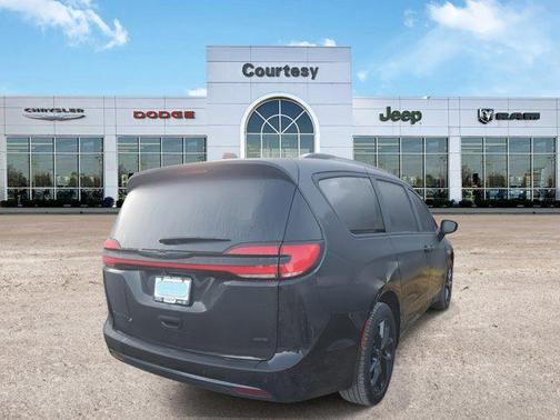 2026 Chrysler Pacifica L