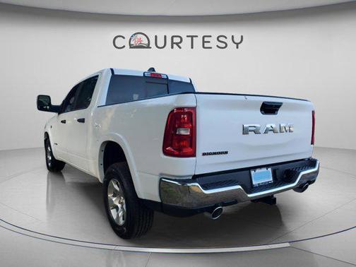 Bright White Clearcoat 2026 RAM 1500 Big Horn/Lone Star