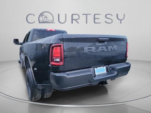 Diamond Black Crystal Pearlcoat 2027 RAM 3500 Tradesman