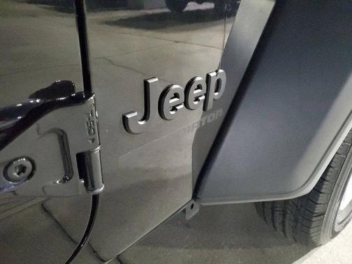 2023 Jeep Gladiator Sport S