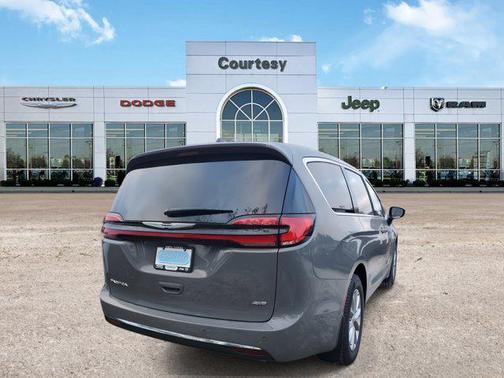 2025 Chrysler Pacifica L