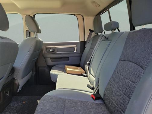 Bright White Clearcoat 2019 RAM 1500 Big Horn