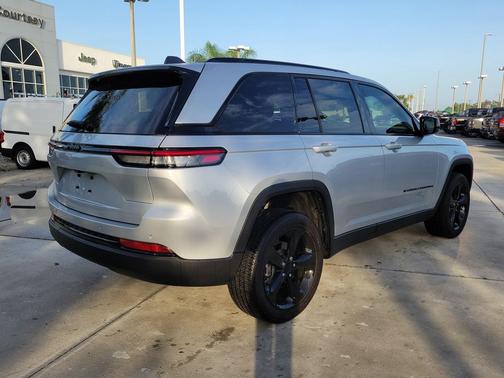 Silver Zynith 2025 Jeep Grand Cherokee Altitude