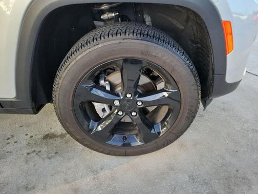 Silver Zynith 2025 Jeep Grand Cherokee Altitude
