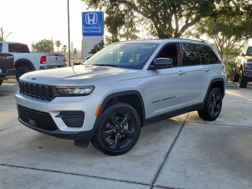 Silver Zynith 2025 Jeep Grand Cherokee Altitude