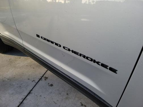 Silver Zynith 2025 Jeep Grand Cherokee Altitude