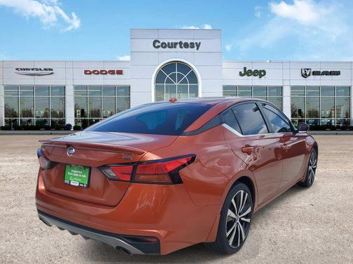 2020 Nissan Altima SR FWD