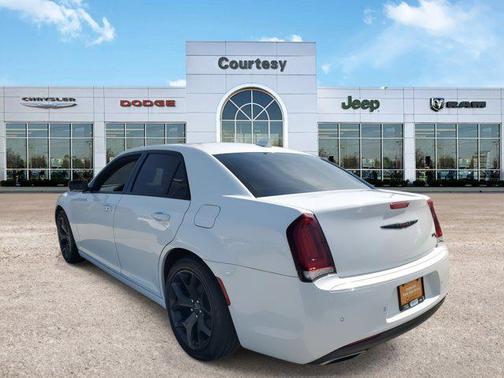 2022 Chrysler 300 S