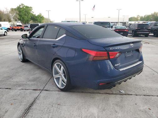 2023 Nissan Altima SR FWD