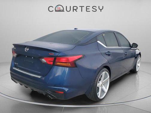 2023 Nissan Altima SR FWD